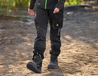 Ansicht, Winter­ Softshell­jacke e.s.​motion 2020, Damen, schwarz/seegrün