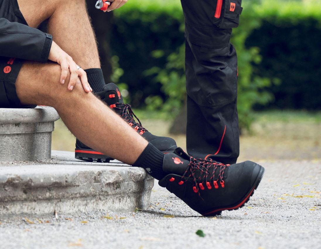 Kollaborationen: FCB ALPINE SAFETY BOOT S7L HIGH + black/straussred 1