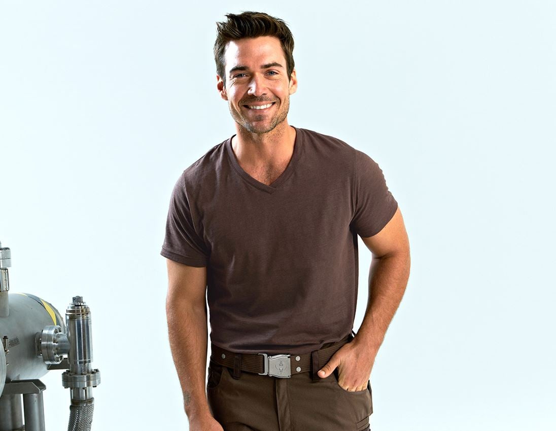 Shirts & Co.: e.s. T-Shirt cotton slub V-Neck + kastanie