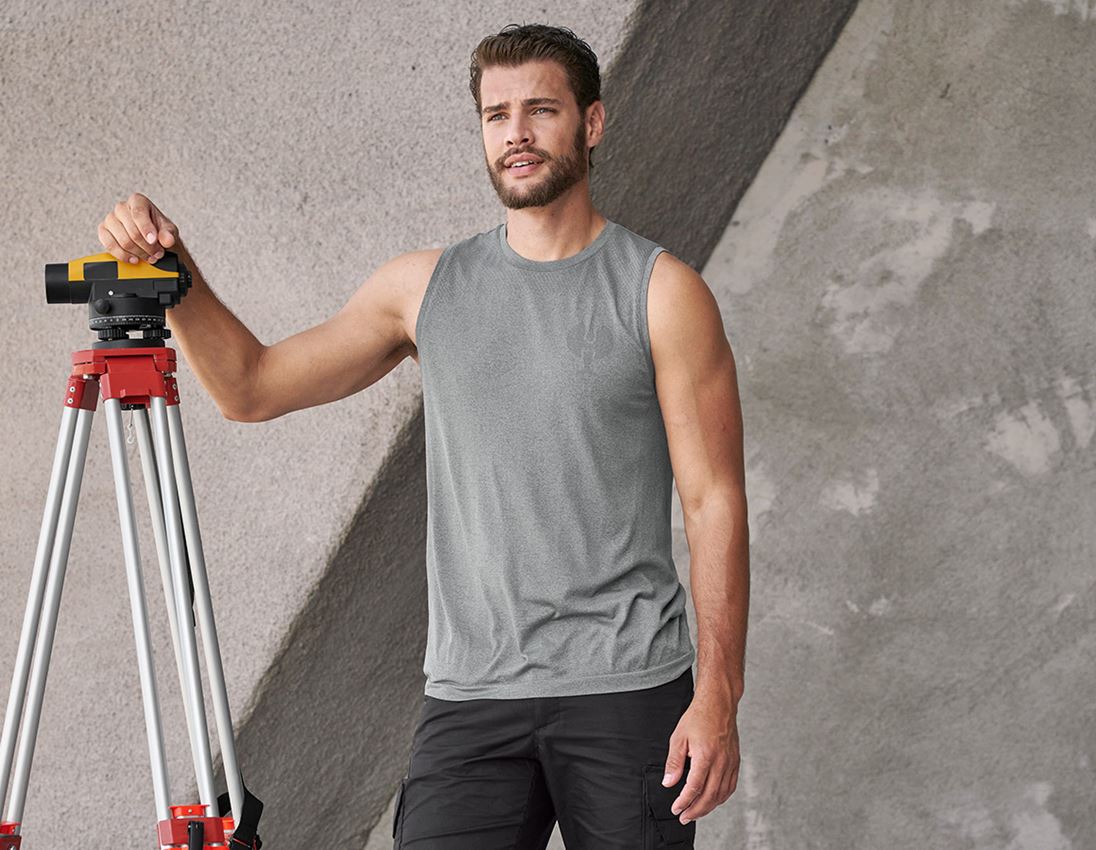 Shirts & Co.: Athletik-Shirt seamless e.s.trail + basaltgrau melange