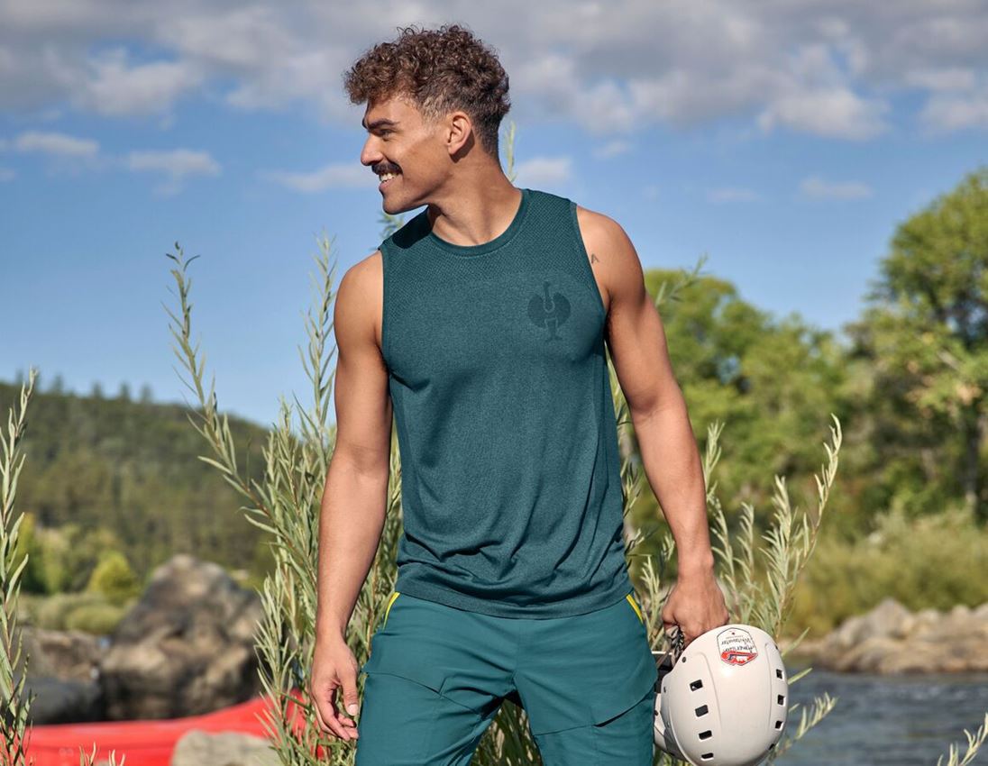 Shirts & Co.: Athletik-Shirt seamless e.s.trail + smaragdgrün melange