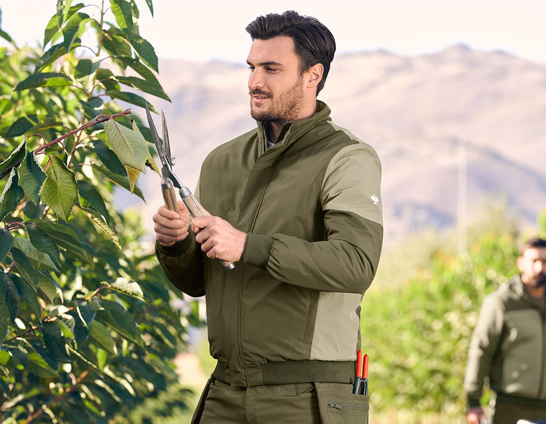 Themen: Pilotenjacke e.s.concrete + schlammgrün/stipagrün