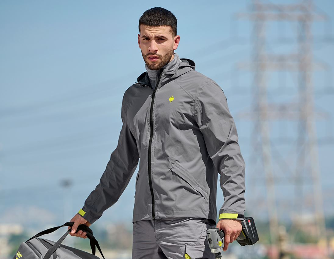 Jacken: Windbreaker light-pack e.s.trail + basaltgrau/acidgelb