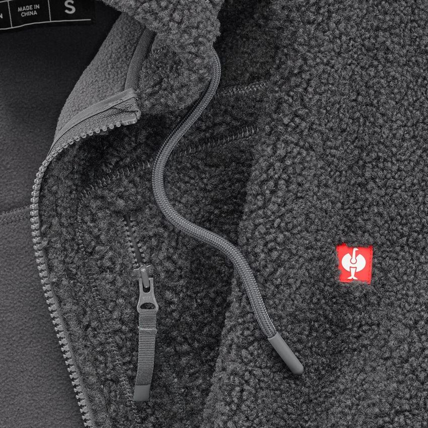 Jacken: Faserpelz Kapuzenjacke e.s.e:pic + carbongrau 2