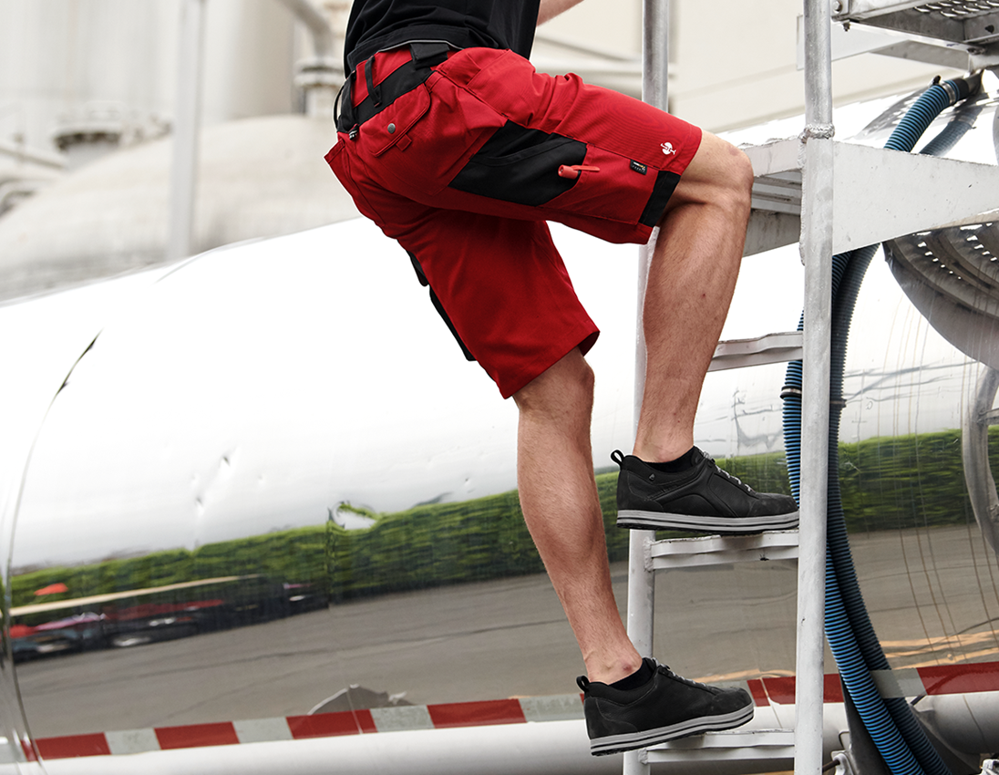 Hosen: Short e.s.motion + rot/schwarz 1