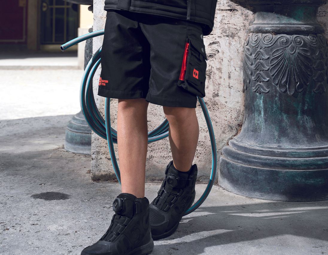 Kollaborationen: FCB Shorts Kids + black/straussred