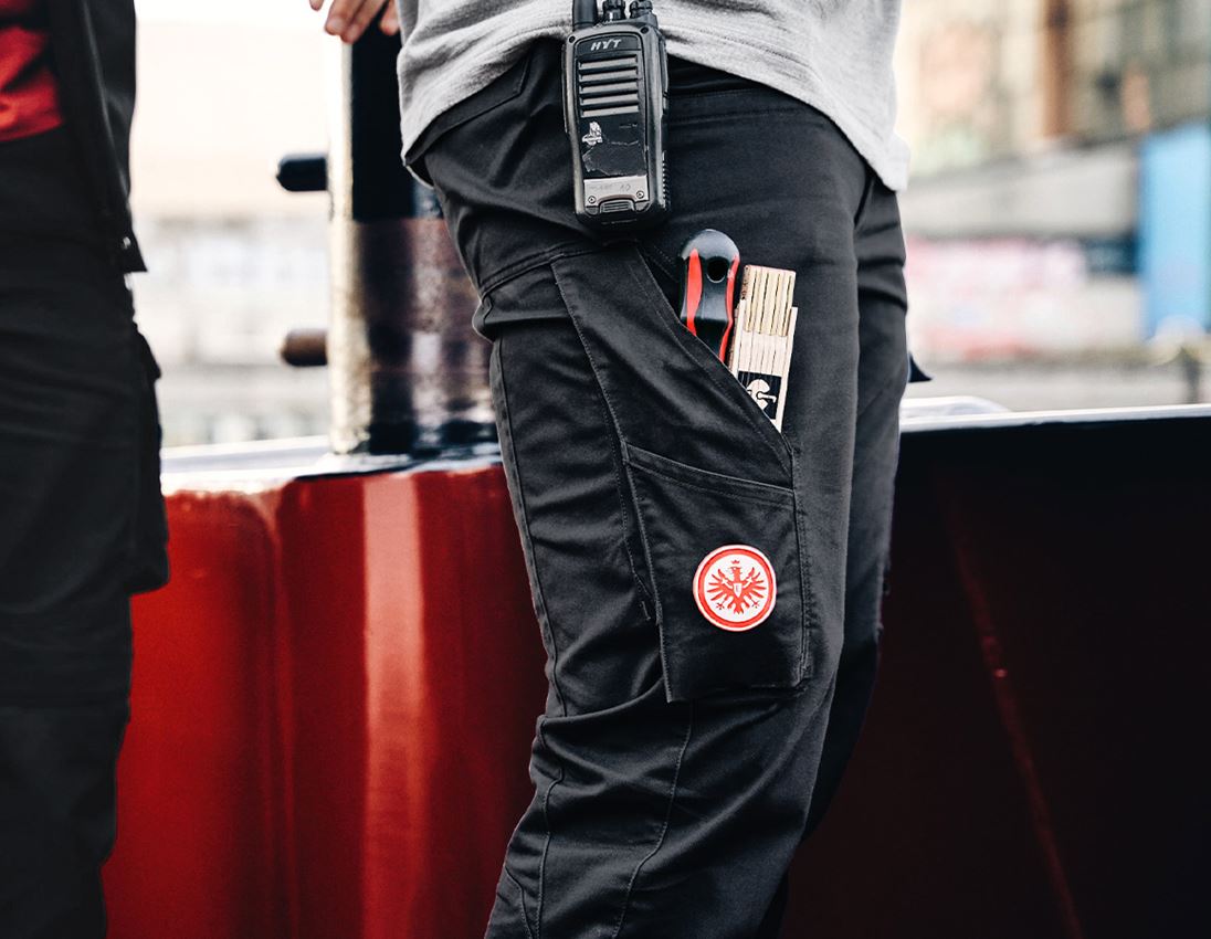 Kollaborationen: Eintracht Trousers + oxidblack 1