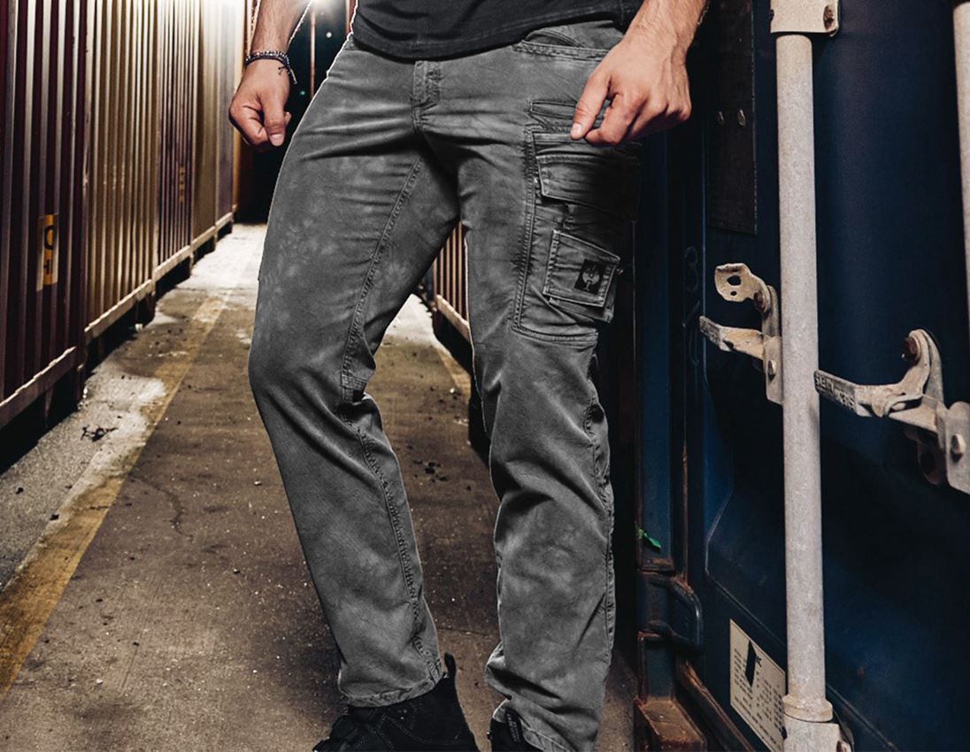 Hosen: Eintracht Trousers Dye + faded grey