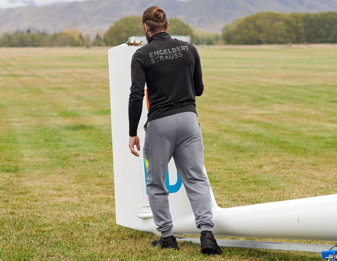 Hosen: Sweat Pants e.s.trail + basaltgrau/acidgelb 1