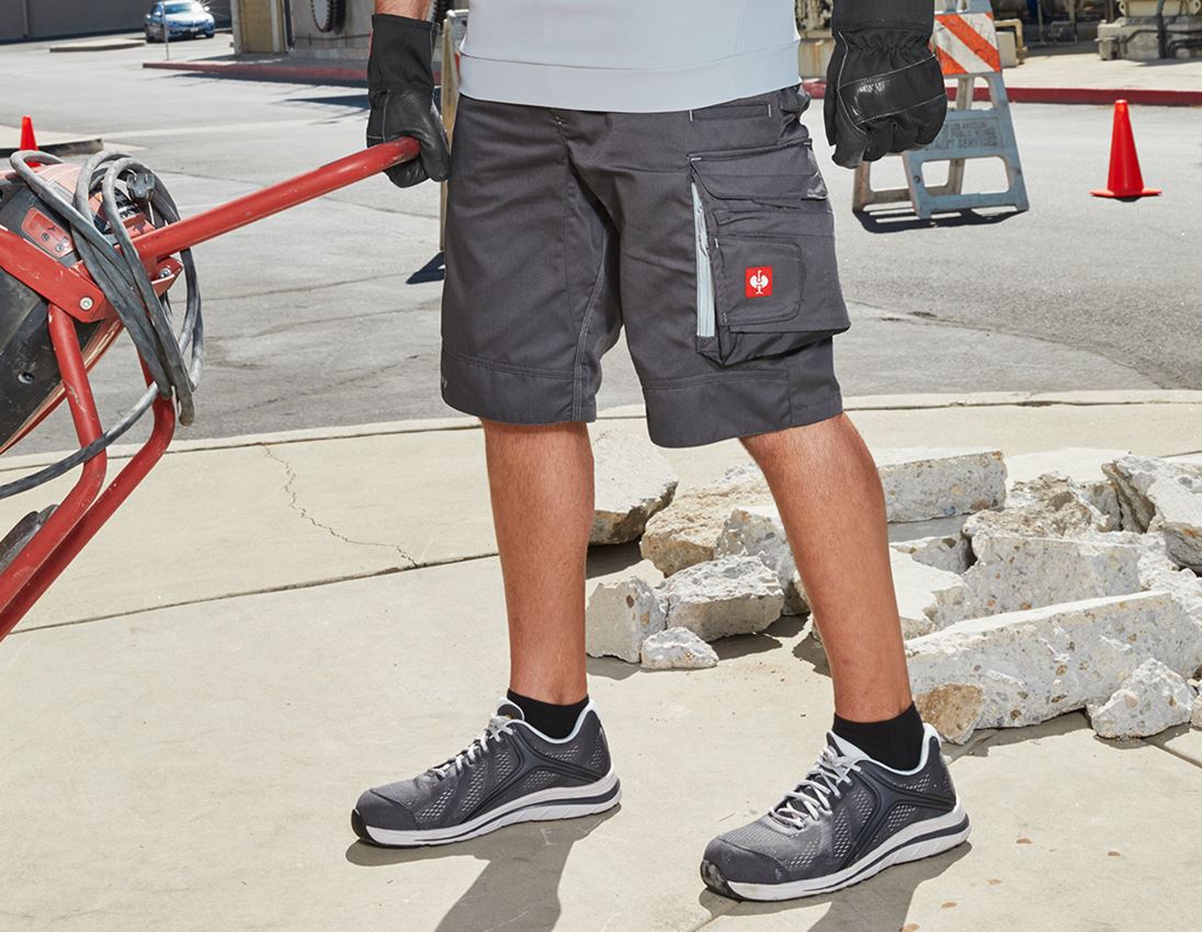 Hosen: Short e.s.motion 2020 + anthrazit/platin