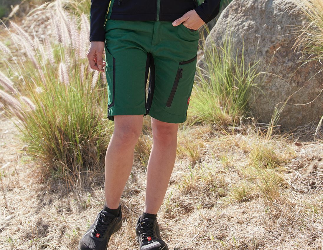 Themen: Short e.s.vision, Damen + grün/schwarz