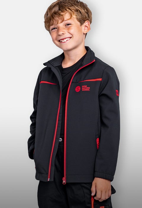 Kind mit FCB x Strauss Jacke
