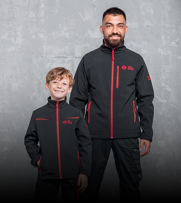 Vater und Sohn mit FCB x Strauss Jacke