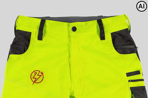 Généré / modifié par IA – pantalon haute visibilité avec marquage publicitaire rouge sur la jambe droite
