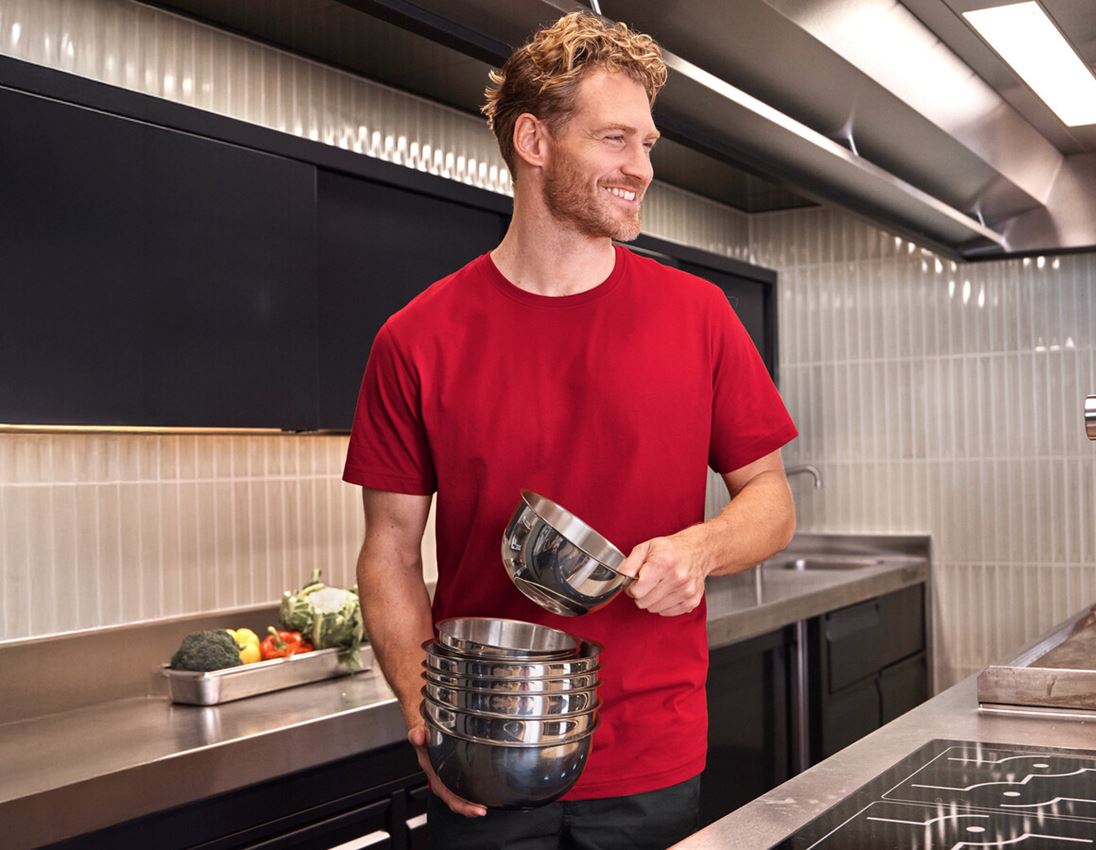 Hauts: T-Shirt e.s.industry + rouge vif