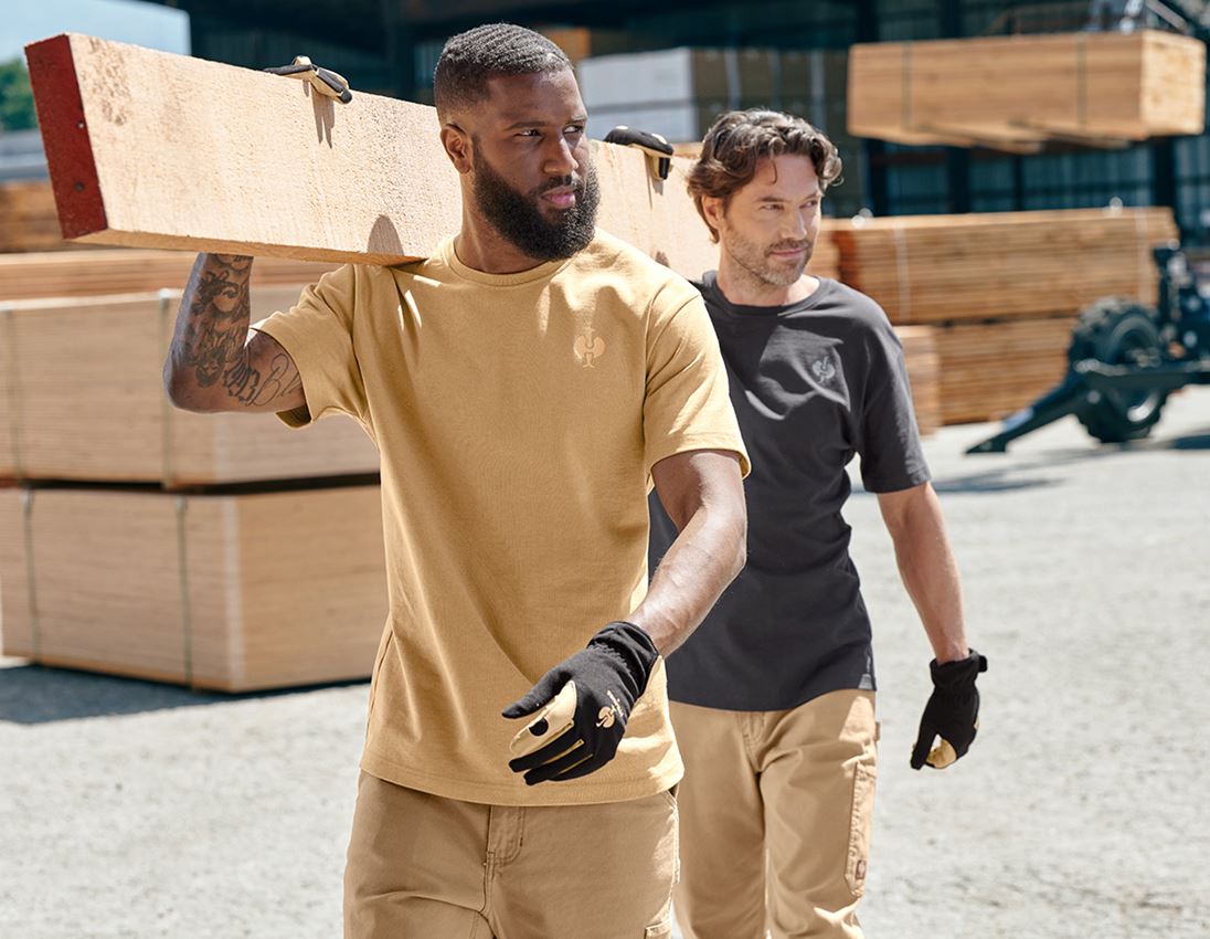 Onderwerpen: T-Shirt heavy e.s.iconic + amandelbruin 2