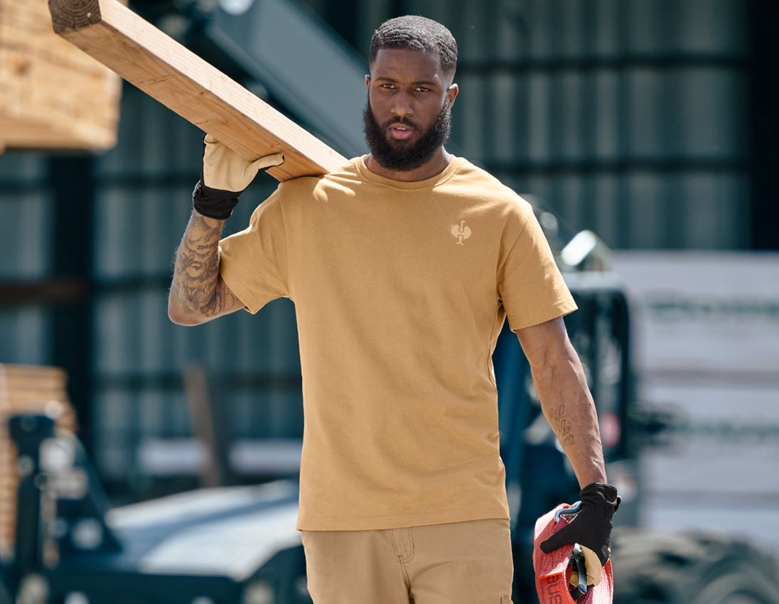 Onderwerpen: T-Shirt heavy e.s.iconic + amandelbruin