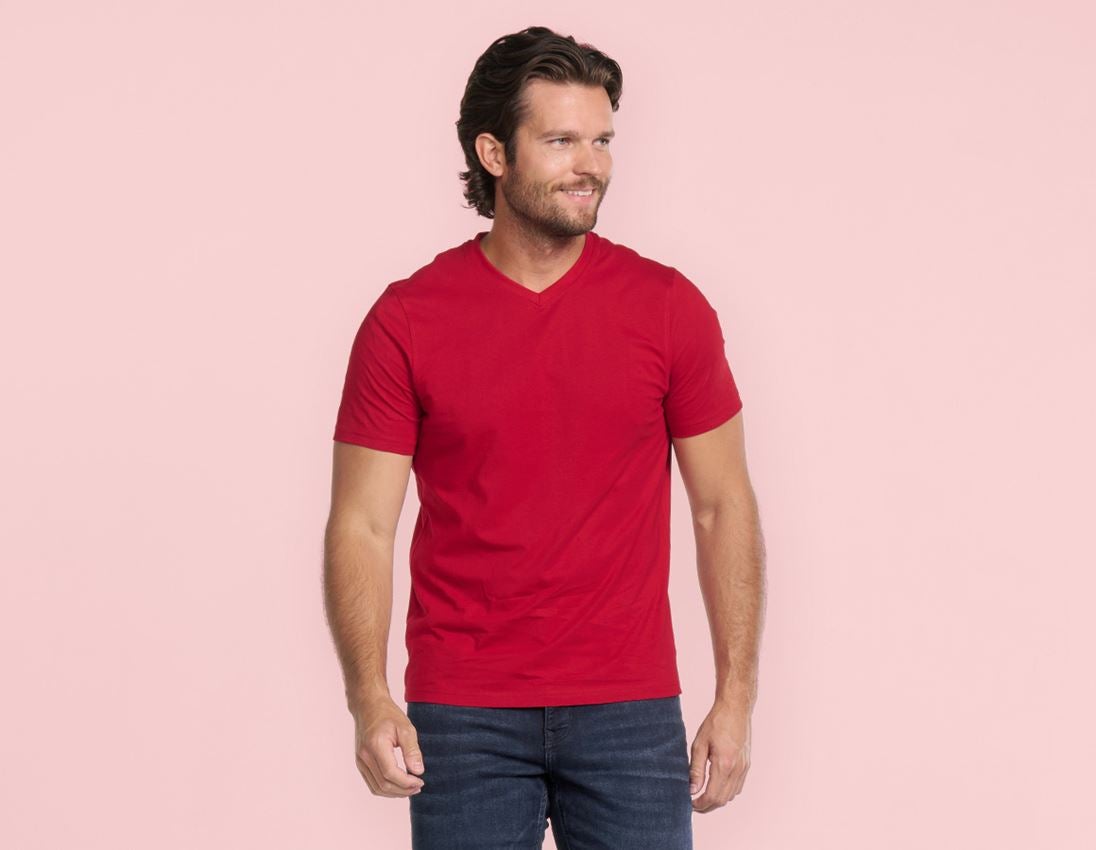 Shirts & Co.: e.s. T-Shirt cotton V-Neck + feuerrot