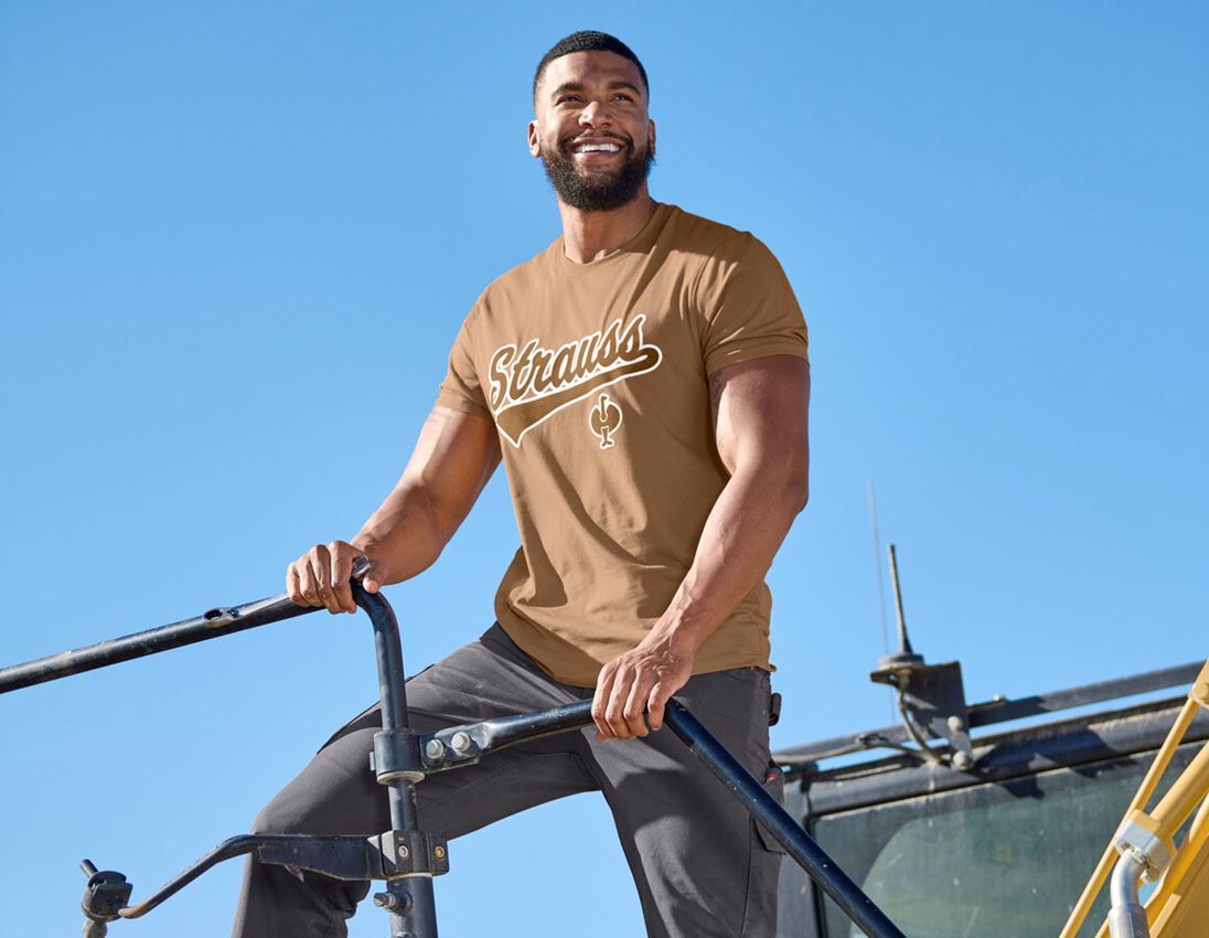 Hauts: T-Shirt e.s.e:pic + brun amande