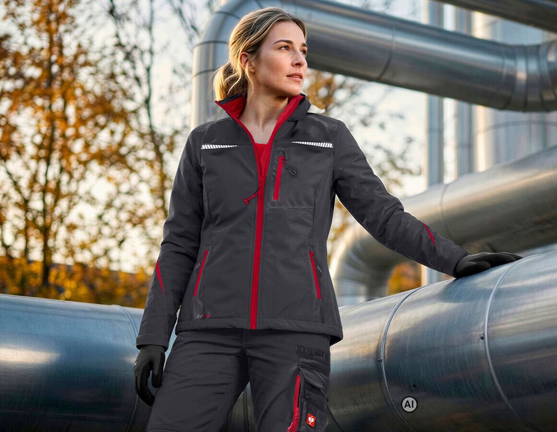 AI-gegenereerd / bewerkt - Werkjassen: Softshelljack e.s.motion 2020, dames + grafiet/vuurrood 1