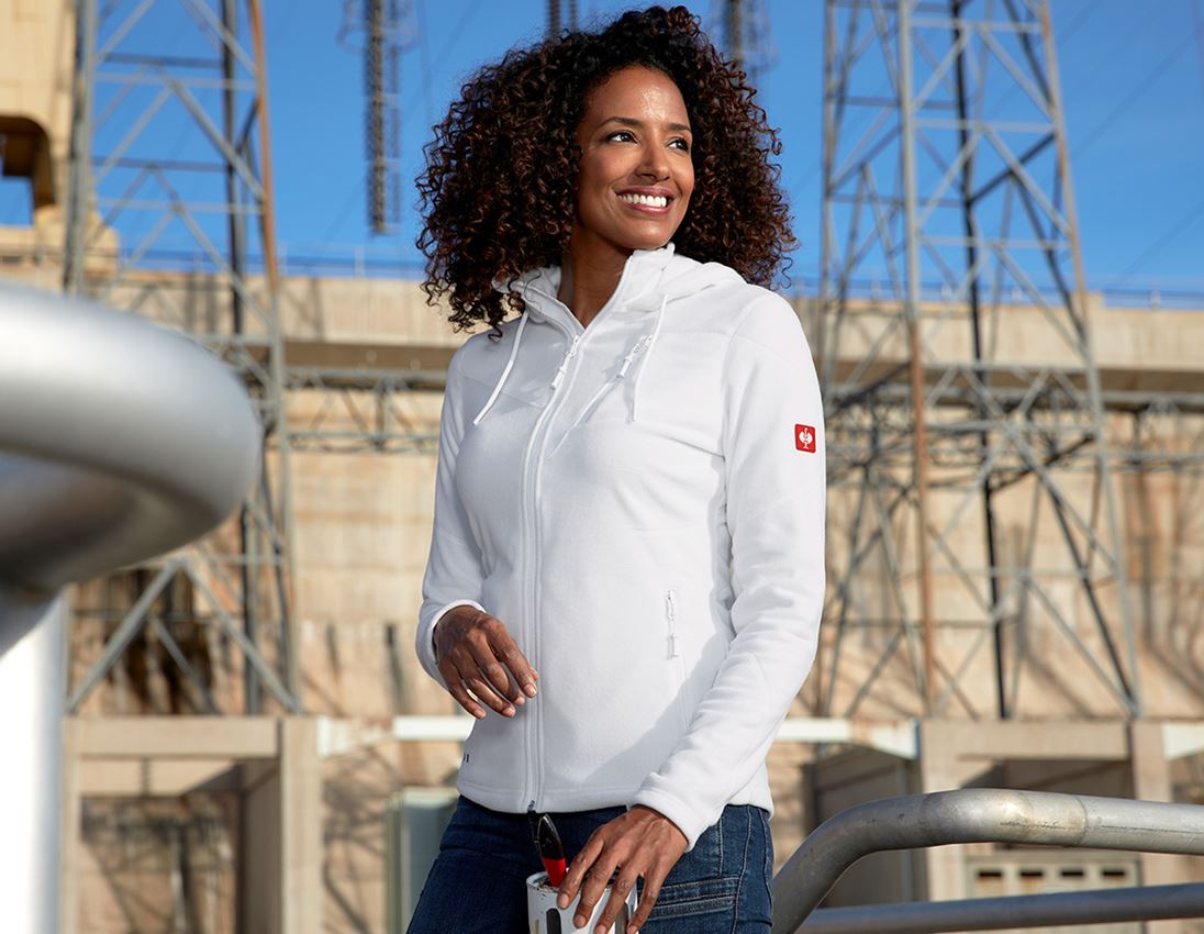 Themen: Kapuzen Fleece Jacke e.s.motion 2020, Damen + weiß
