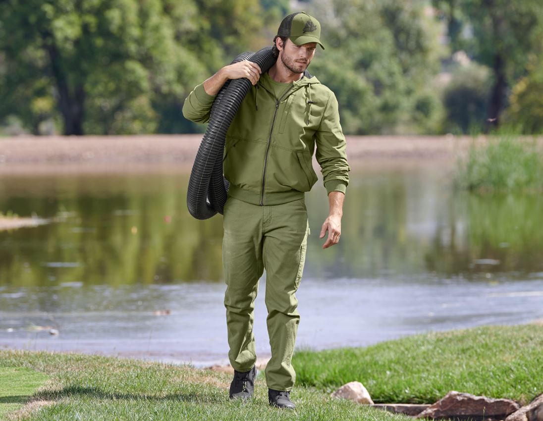 Thèmes: Veste à capuche e.s.iconic + vert montagne 2