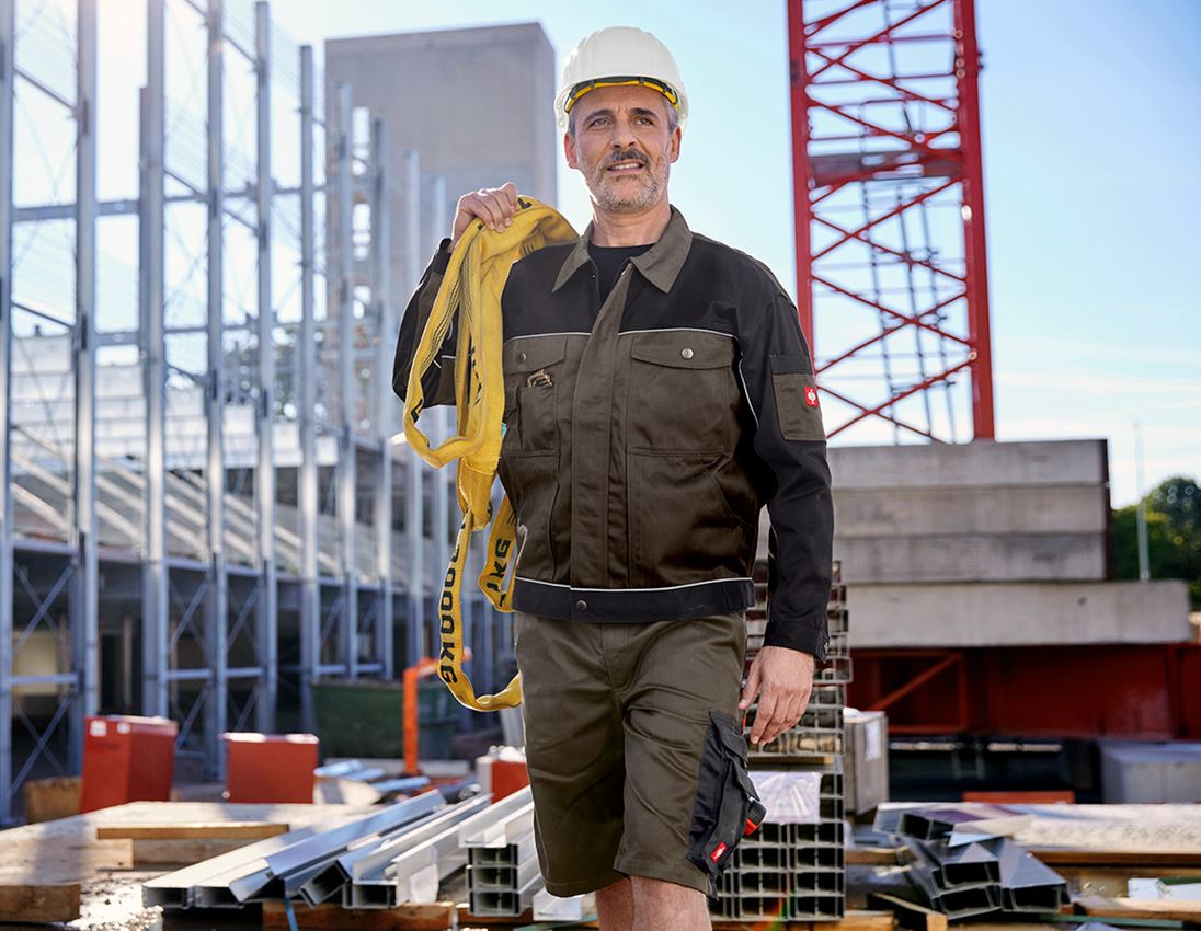 Themen: Short e.s.image + oliv/schwarz 1