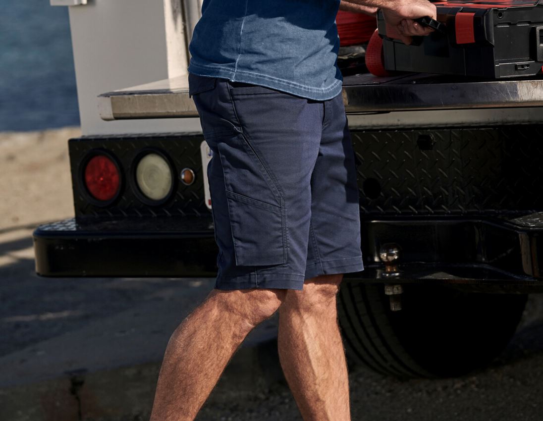 Themen: Short e.s.motion ten + schieferblau 1