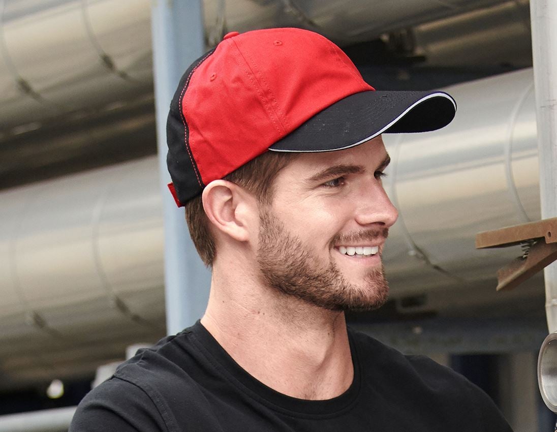 Accessoires: e.s. Cap color + rood/zwart 1