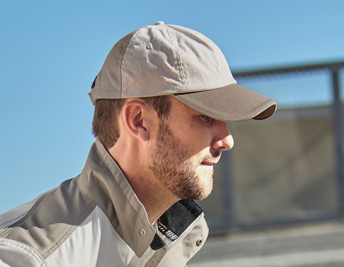 Accessoires: e.s. Cap color + pleister/leem