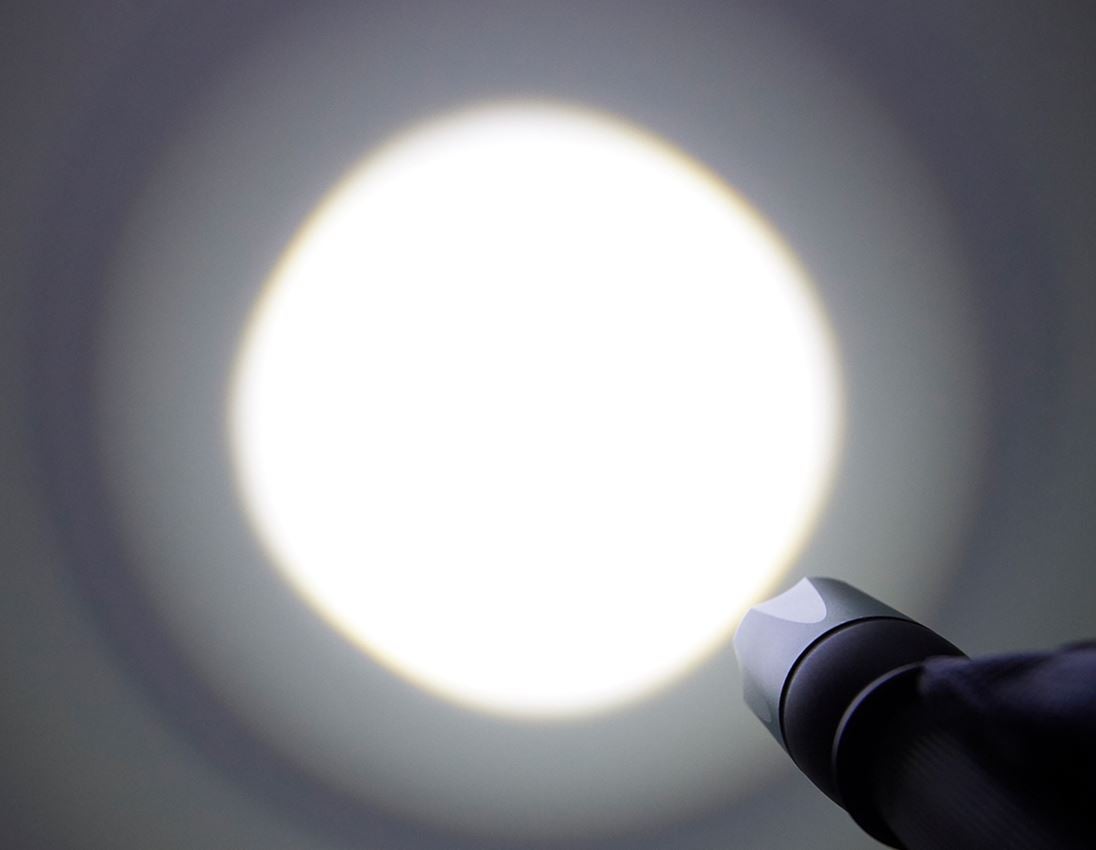 Équipement: e.s. Lampe-torche LED FL5+ 2