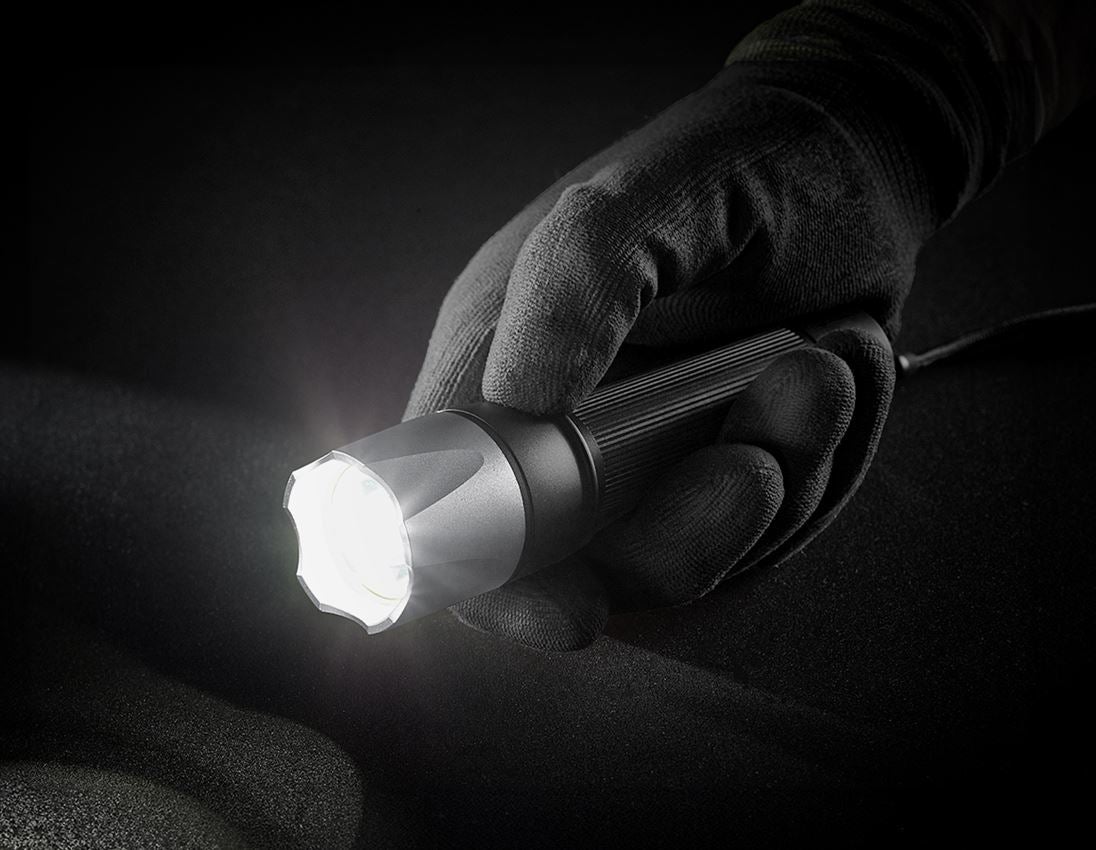 Équipement: e.s. Lampe-torche LED FL5+ 1
