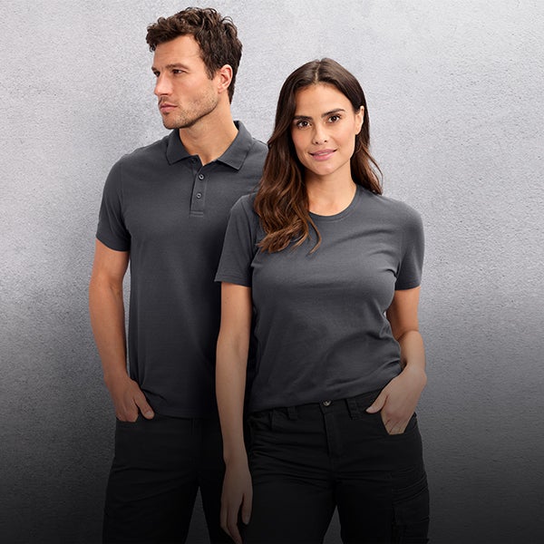 Mann und Frau in den neuen e.s.basics Shirts