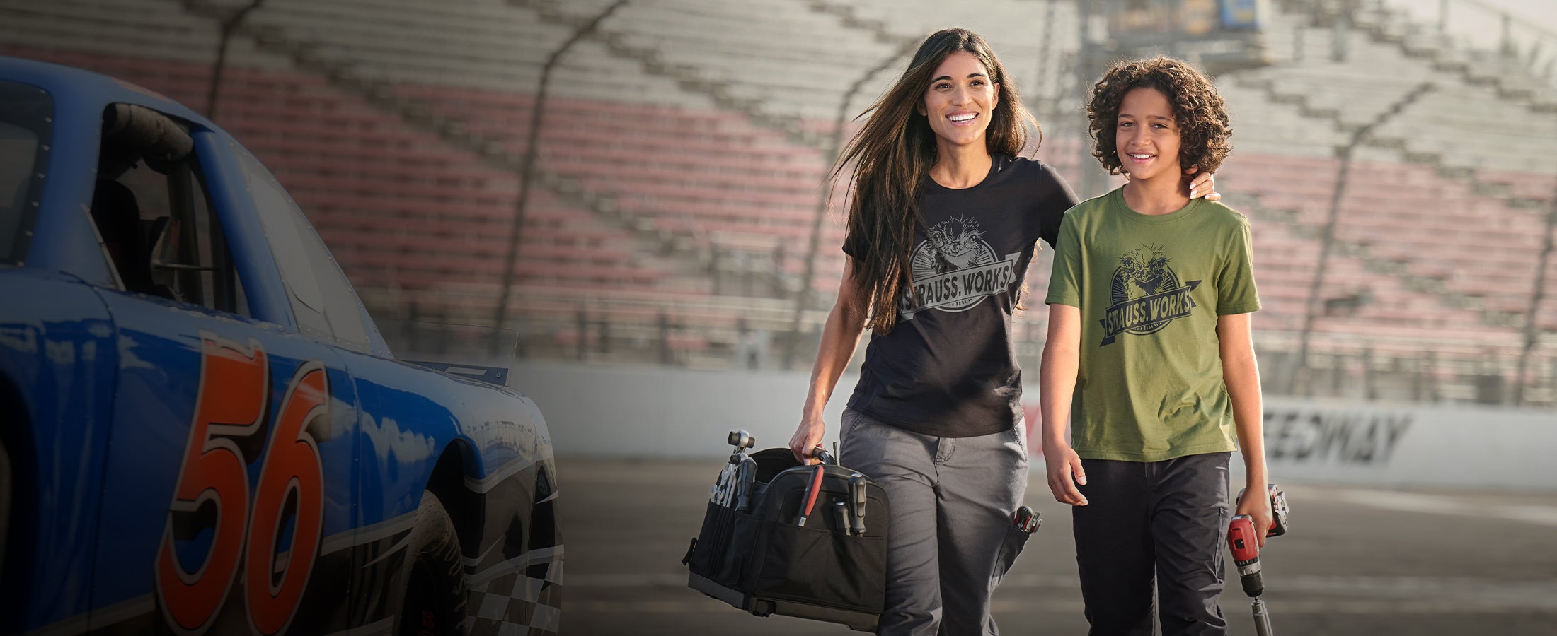 Des t-shirts avec un imprimé Strauss dans des couleurs vintage pour femmes et enfants
