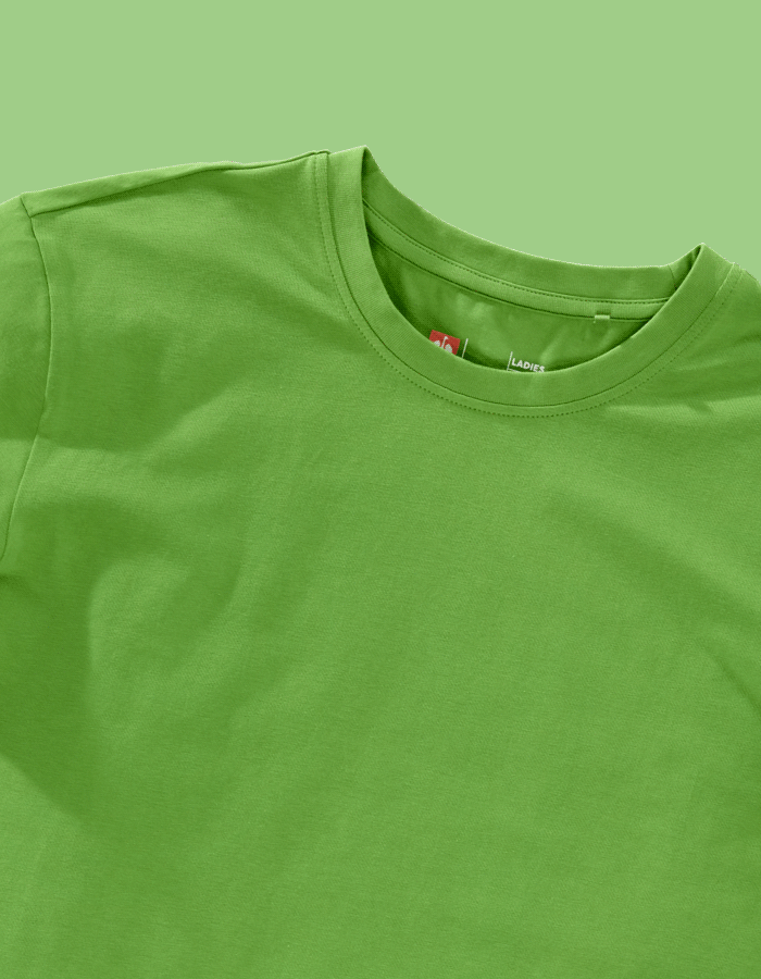 Groen e.s. T-shirt, waarop verschillende motieven worden weergegeven: Die weltbeste Mama, Zuhause ist da, wo Mama ist en Cool Moms Club
