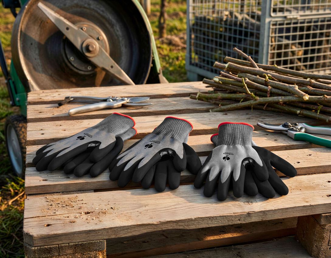 Beschichtet: Nitril-Schnittschutzhandschuhe evertouch Cut C + schwarz/grau 2