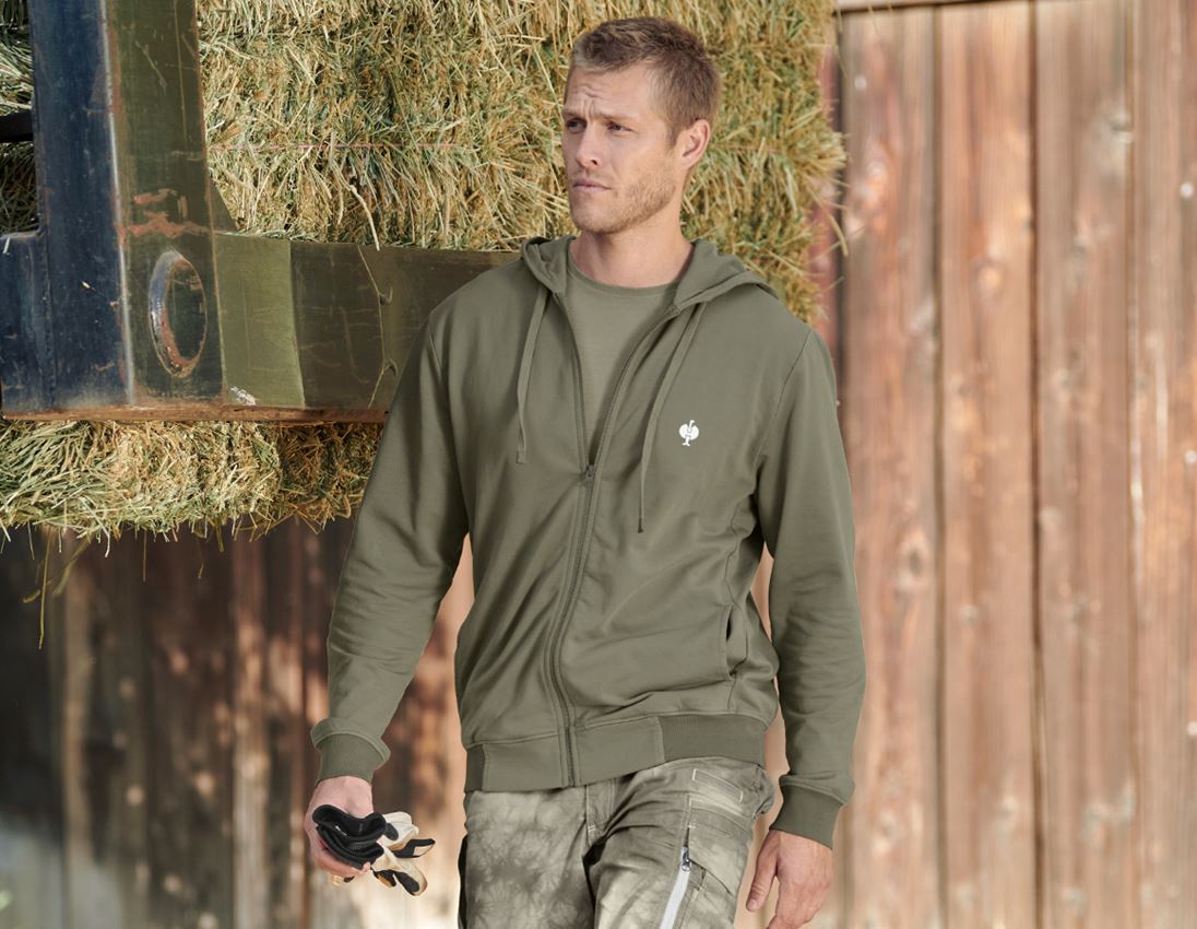 Shirts & Co.: Kapuzensweatjacke e.s.motion ten + moorgrün vintage