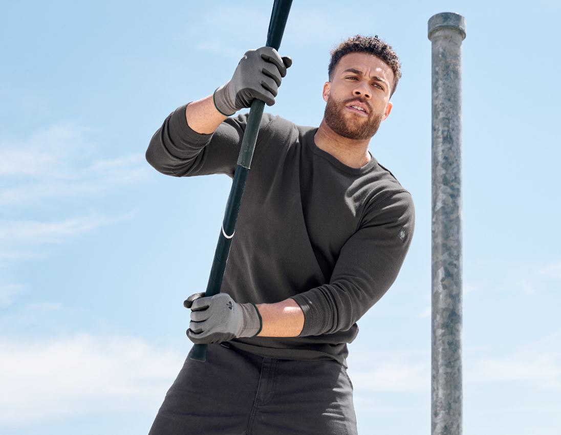 Hauts: Pullover à col rond e.s.iconic + gris carbone 4