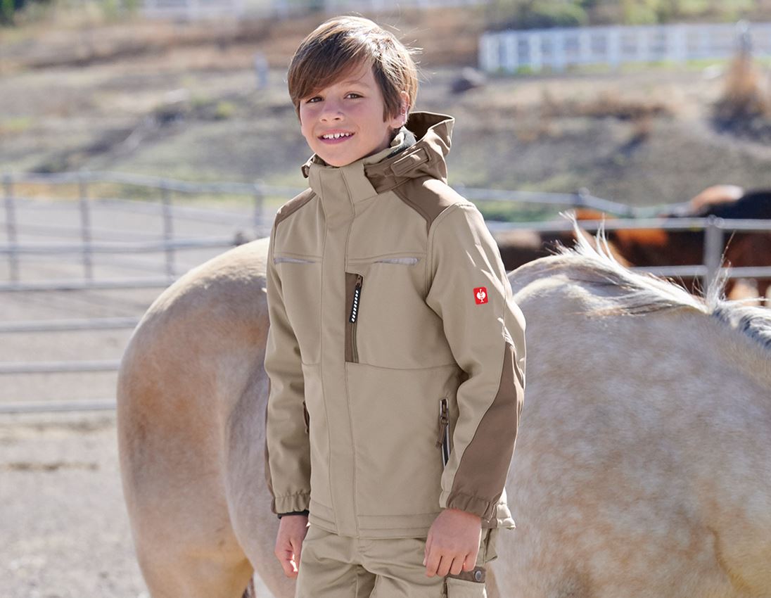 Jacken: Kinder Softshelljacke e.s.motion + lehm/torf