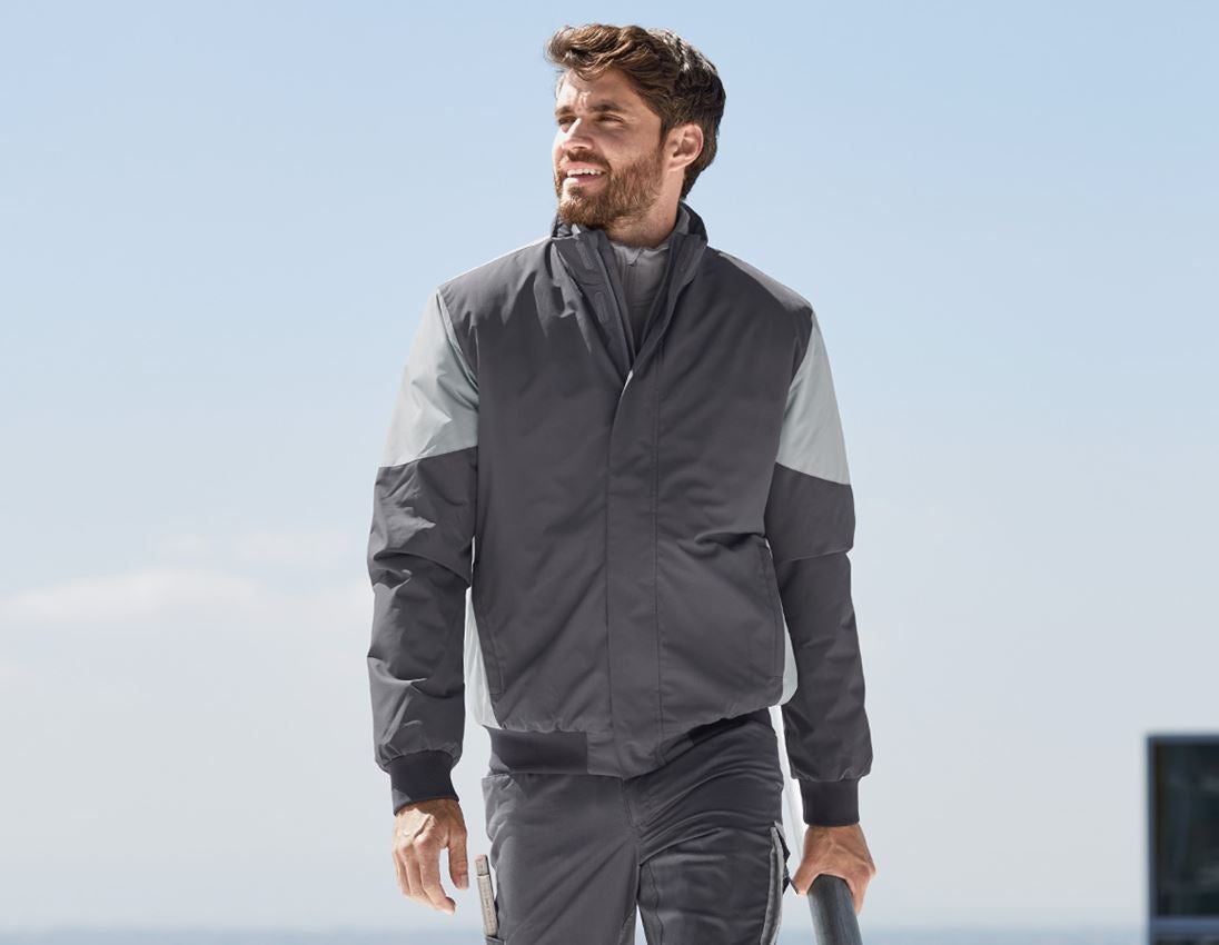 Jacken: Pilotenjacke e.s.concrete + anthrazit/perlgrau
