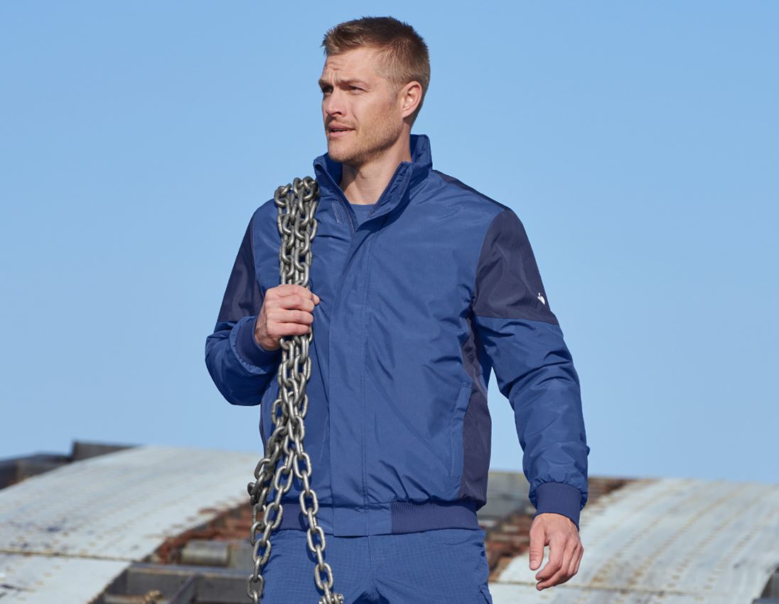 Thèmes: Blouson aviateur e.s.concrete + bleu alcalin/bleu profond