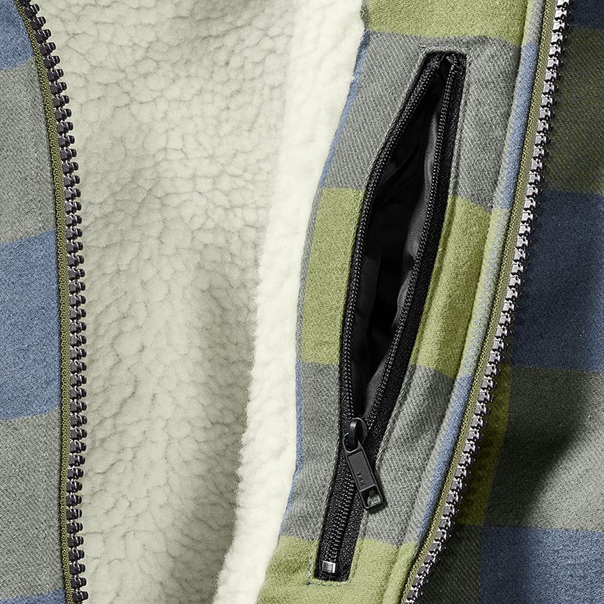 Jacken: Karo-Kapuzenjacke e.s.iconic + berggrün/oxidblau 2