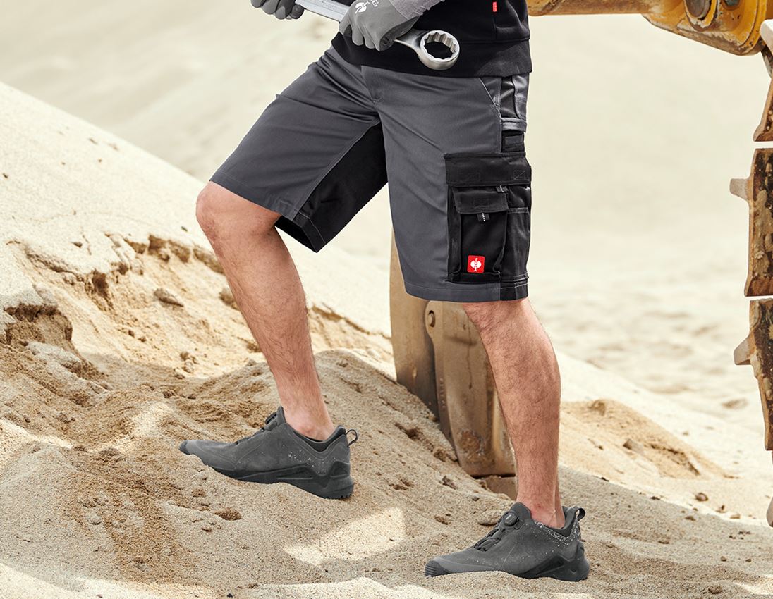 Themen: Short e.s.image + grau/schwarz 6