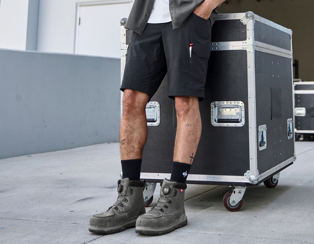 Hosen: Short e.s.t:aktik light ripstop + schwarz