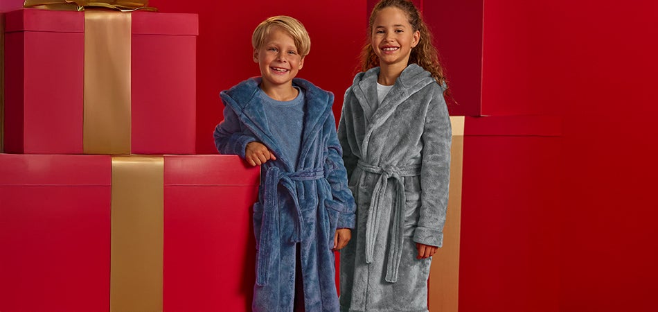 Kinder in der neuen Strauss Weihnachts-Kollektion