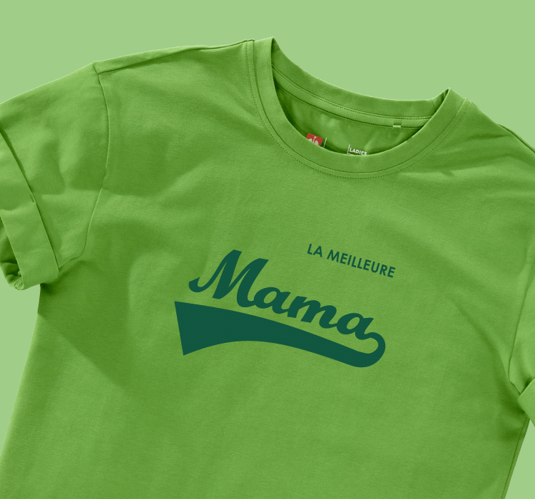 T-shirt avec motif et texte personnalisés