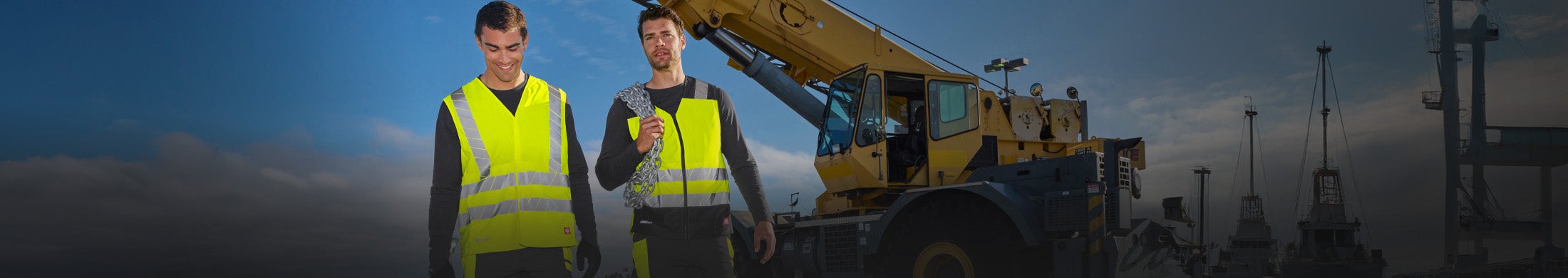 Zwei Herren tragen Warnwesten motion 24/7