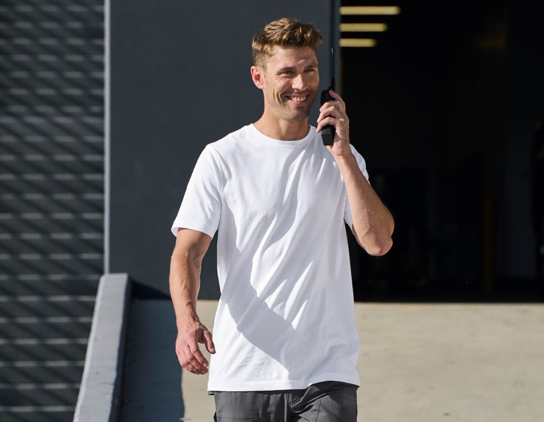 Témata: e.s. Tričko cotton, long fit + bílá