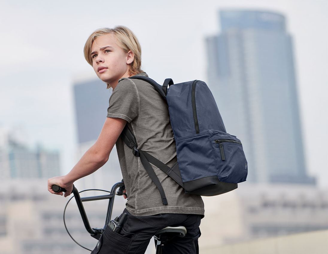 Témata: Backpack e.s.motion ten + břidlicová modrá