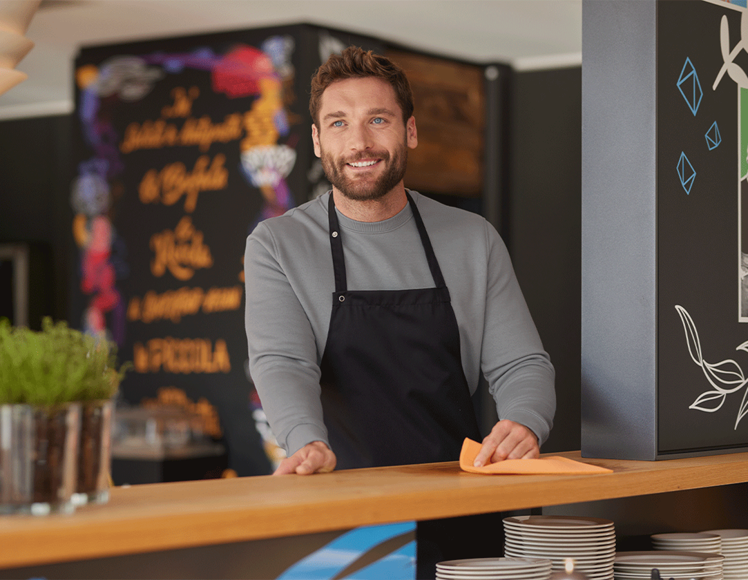 Zástěry: Zástěra s laclem Villach + černá